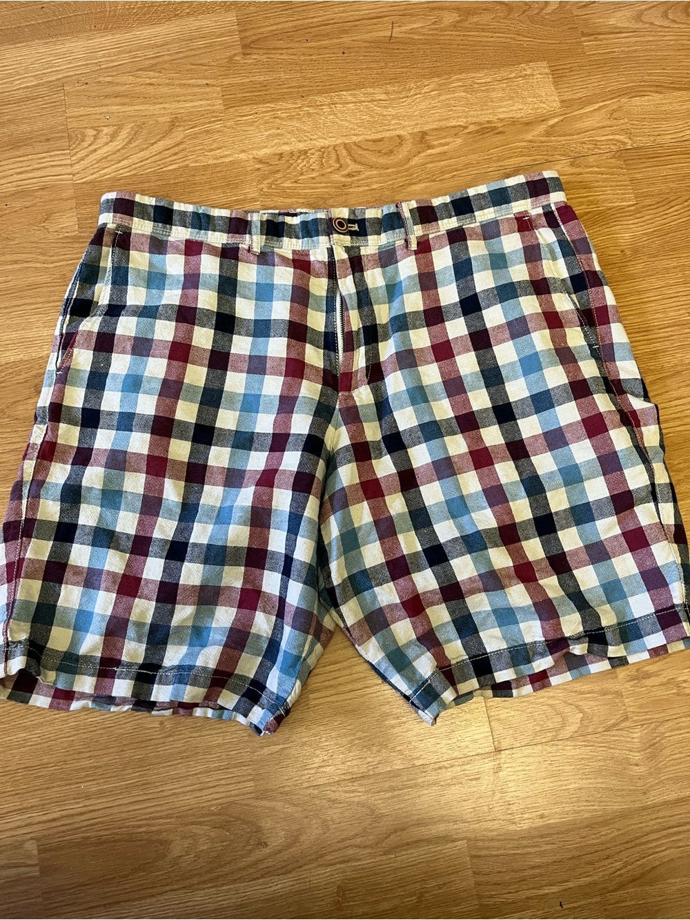 GAP-Men's Plaid Casual Shorts in Blue and Burgundy